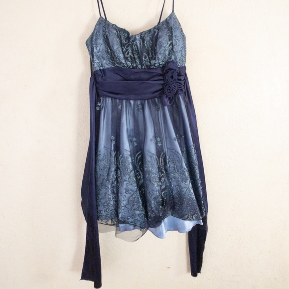 Dress - Picture 2 of 4